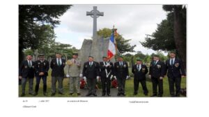 amicale des anciens de la legion etrangere d rlande devant la tombe d edouard cadic