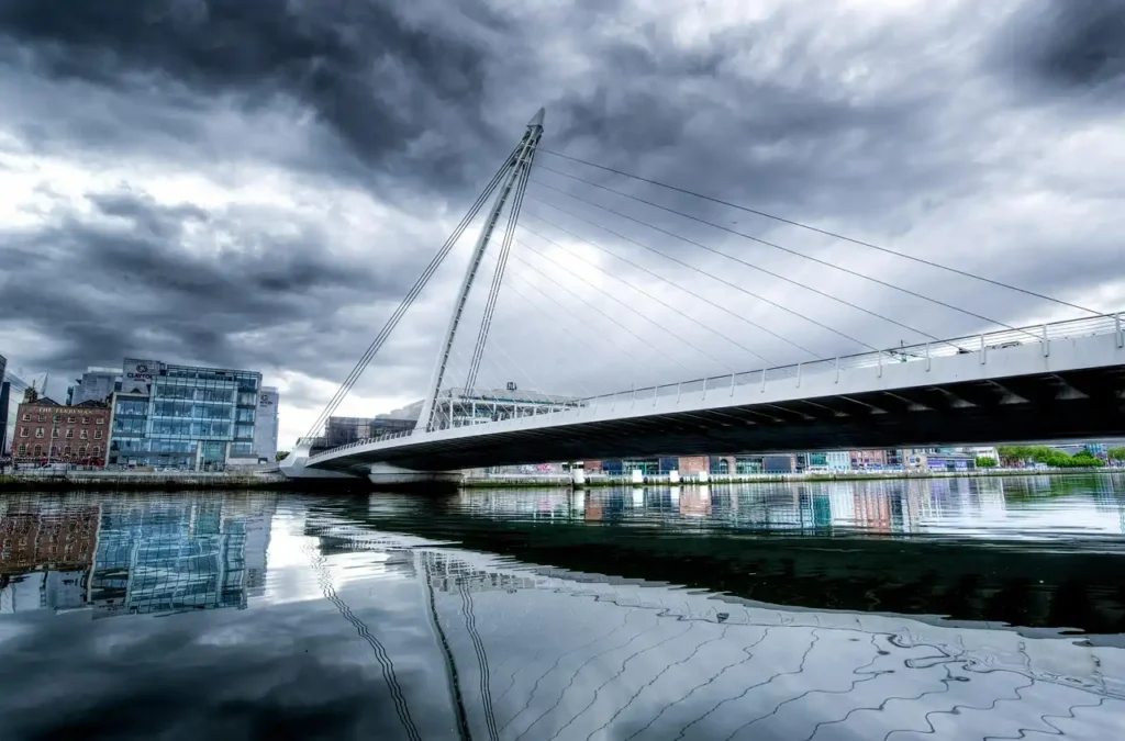 Histoire Bretagne-Irlande, le pont symbole de lien entre les hommes.